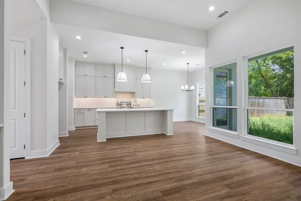 3711 Metropolitan Avenue Dallas TX 75210