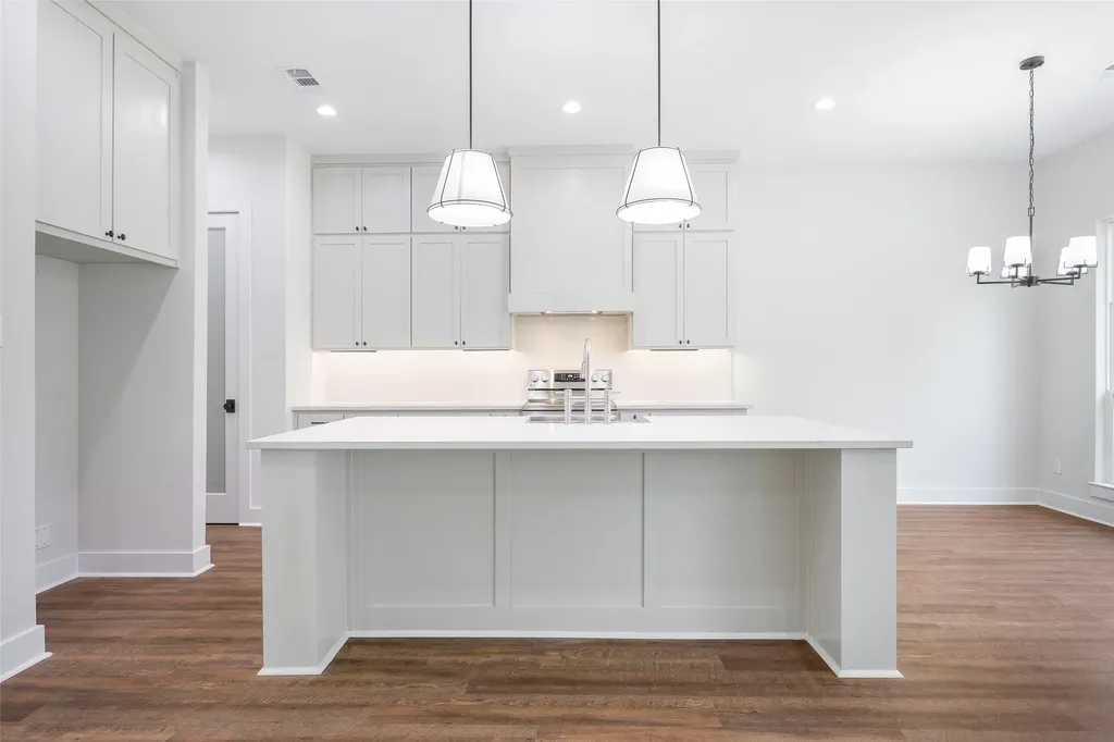 3711 Metropolitan Avenue Dallas TX 75210