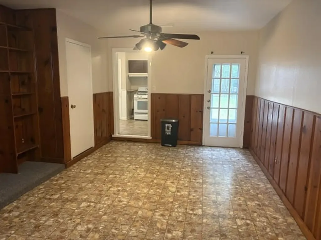 105 SW Taylor Street Burleson TX 76028
