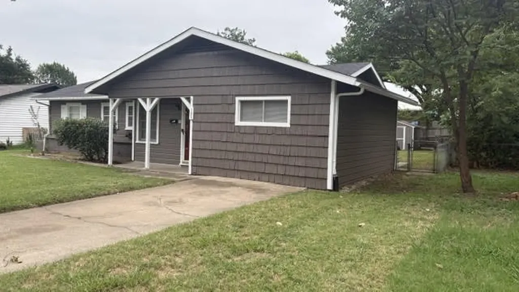 105 SW Taylor Street Burleson TX 76028