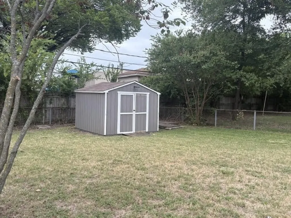 105 SW Taylor Street Burleson TX 76028