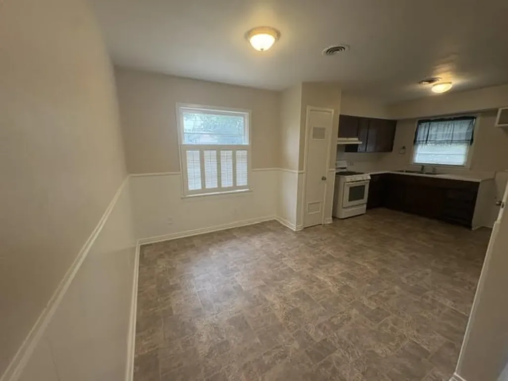 105 SW Taylor Street Burleson TX 76028
