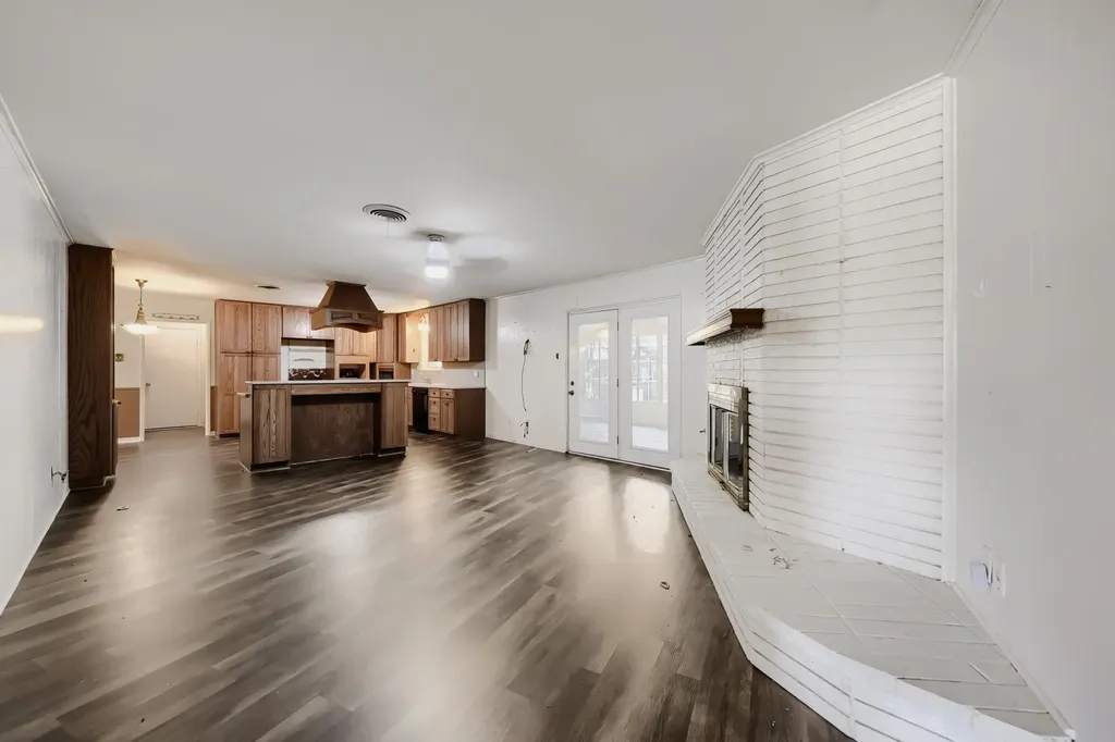 3912 Plantation Drive Benbrook TX 76116