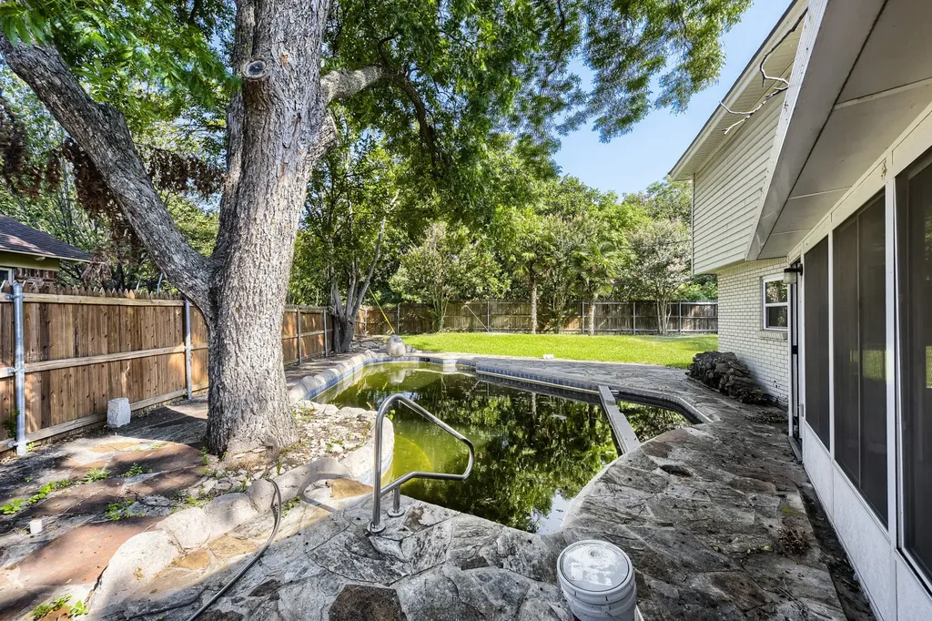 3912 Plantation Drive Benbrook TX 76116