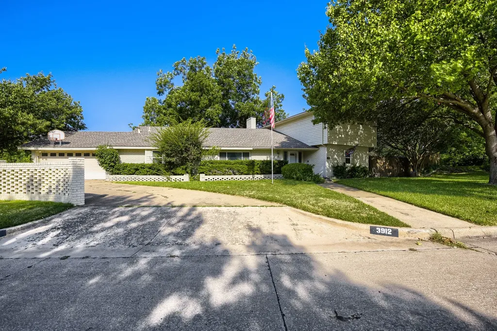 3912 Plantation Drive Benbrook TX 76116