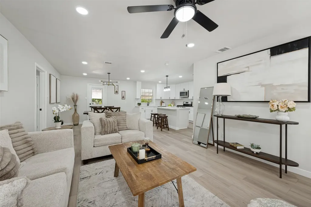112 Oriole Drive Arlington TX 76010