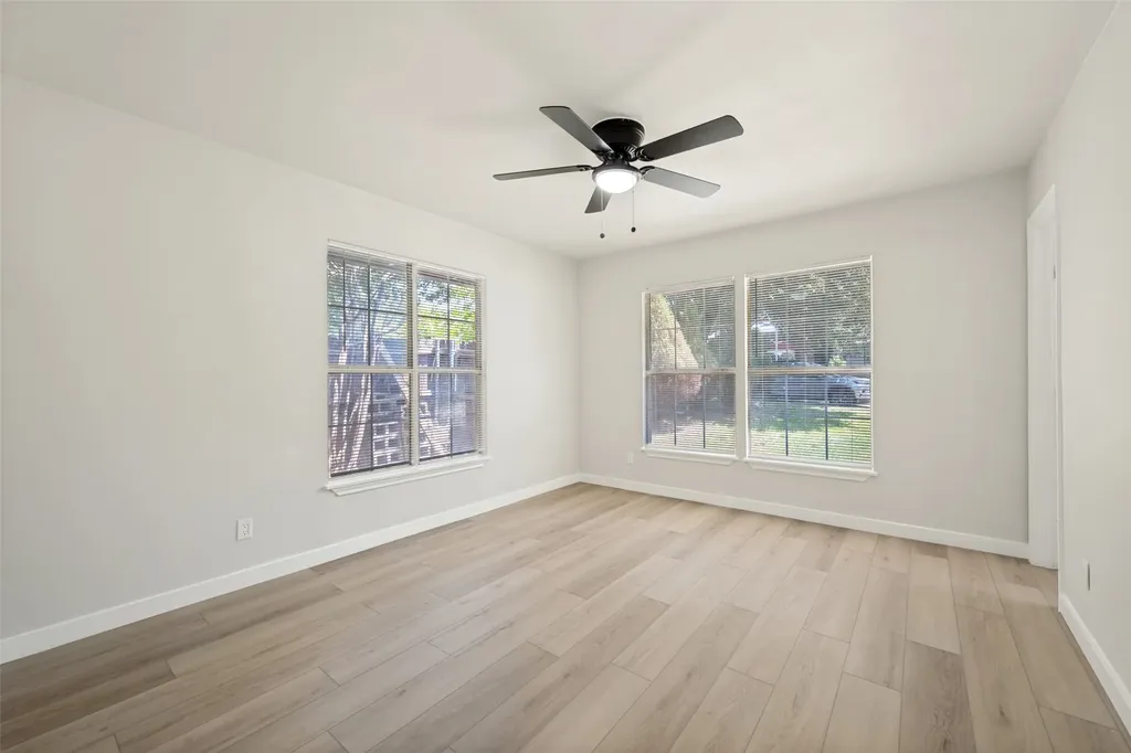 112 Oriole Drive Arlington TX 76010