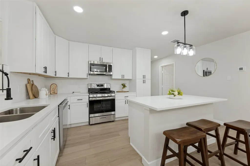 112 Oriole Drive Arlington TX 76010
