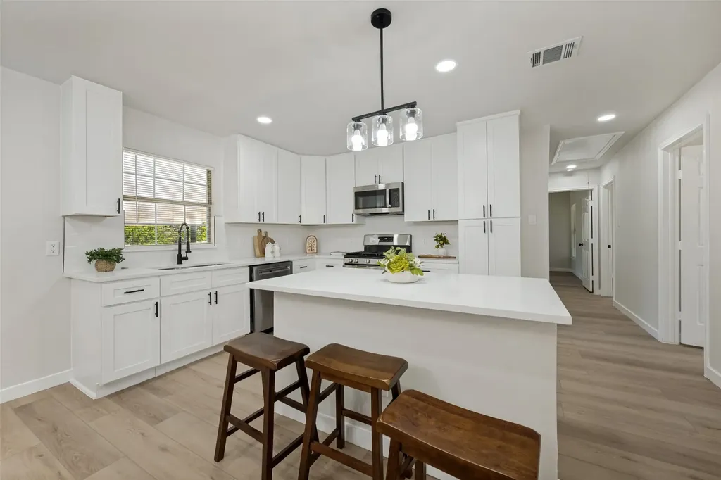 112 Oriole Drive Arlington TX 76010