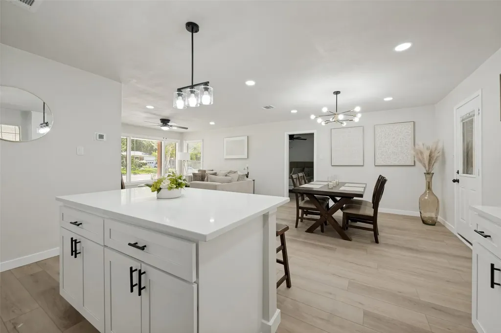 112 Oriole Drive Arlington TX 76010