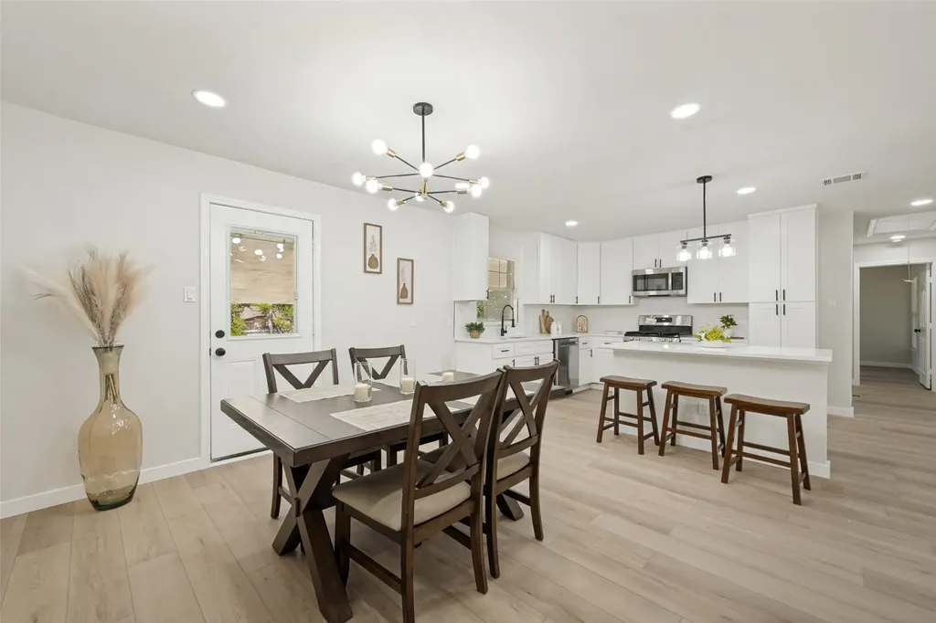 112 Oriole Drive Arlington TX 76010