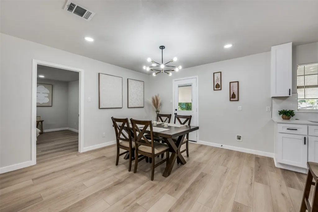 112 Oriole Drive Arlington TX 76010