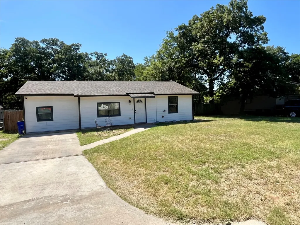 104 Lynn Drive Azle TX 76020