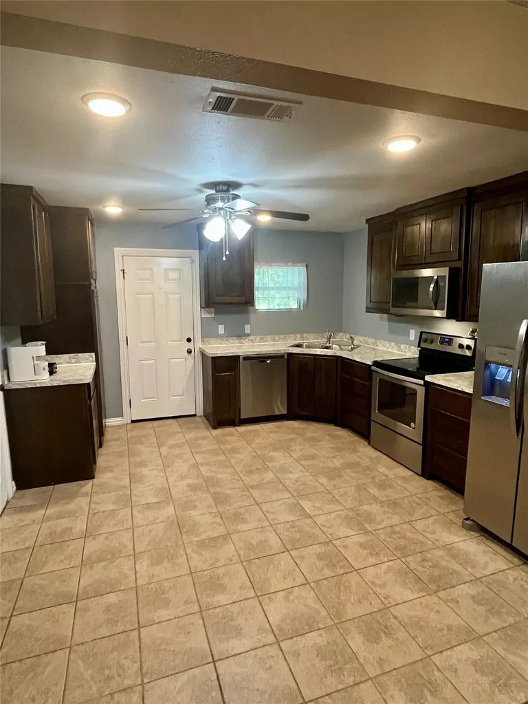 104 Lynn Drive Azle TX 76020