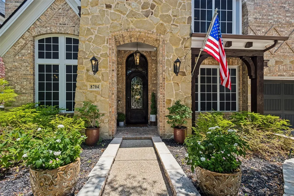 8704 Wyatt Circle Argyle TX 76226