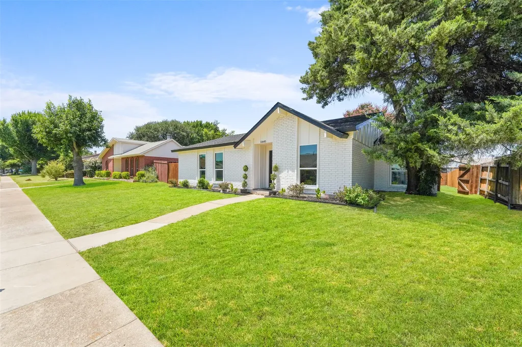 11645 Kilkirk Lane Dallas TX 75228