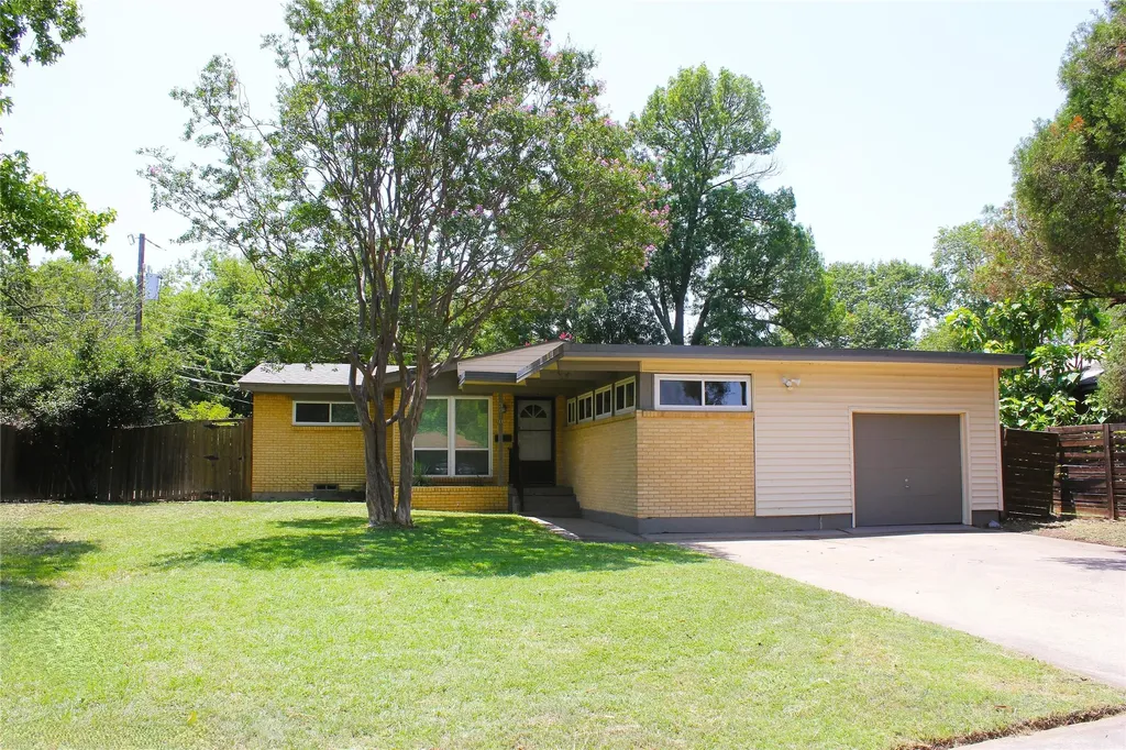 3010 Hillglenn Road Dallas TX 75228