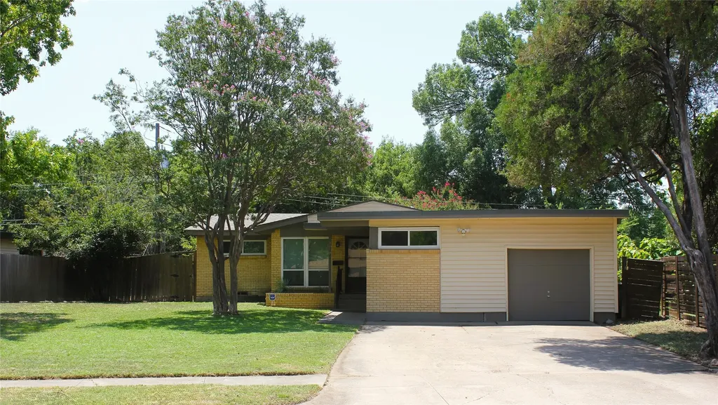 3010 Hillglenn Road Dallas TX 75228