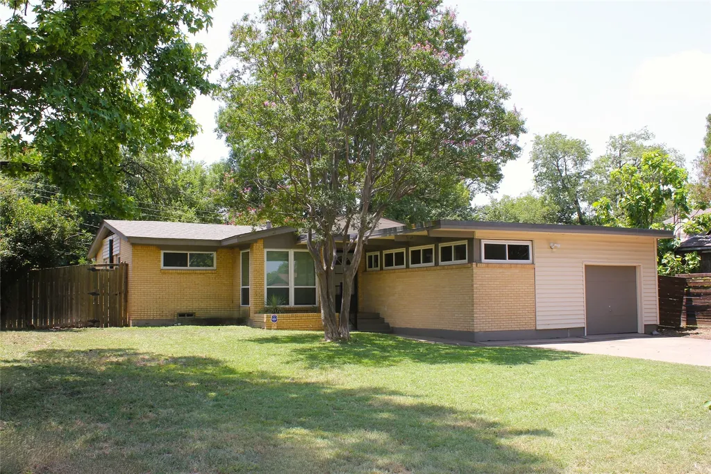 3010 Hillglenn Road Dallas TX 75228
