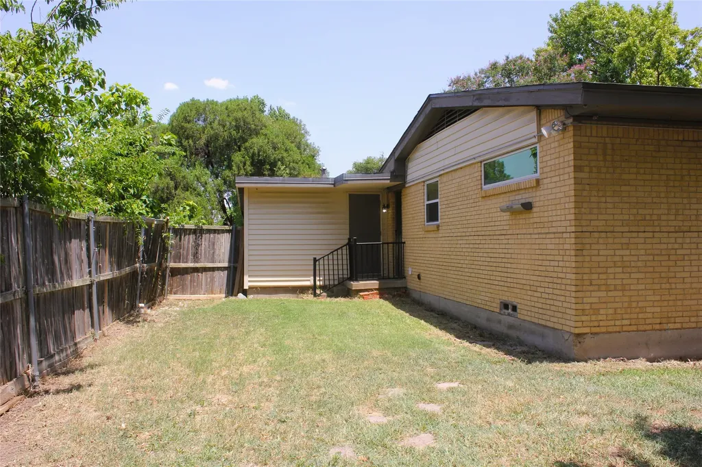 3010 Hillglenn Road Dallas TX 75228