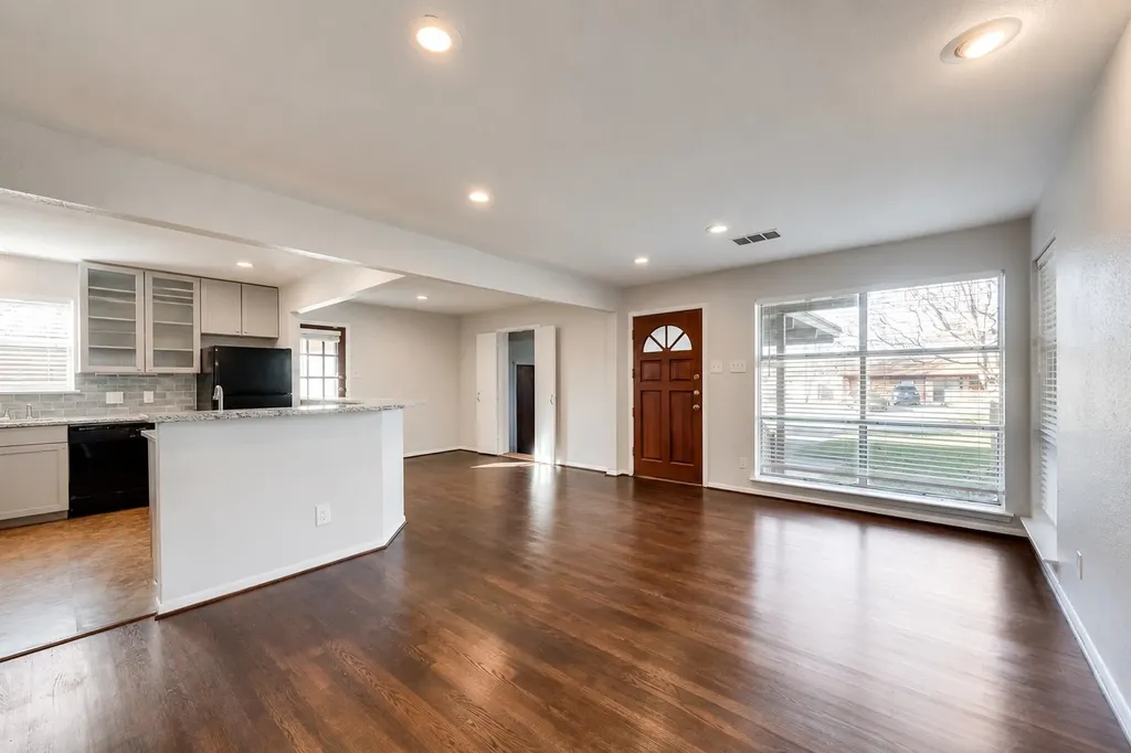 3010 Hillglenn Road Dallas TX 75228