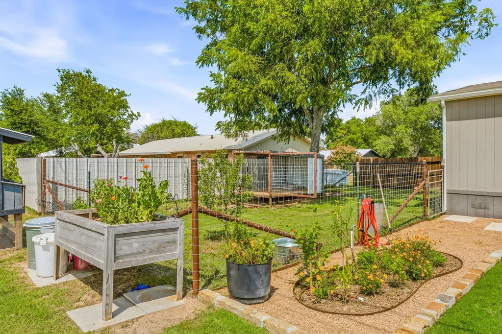 936 Apache Drive De Leon TX 76444
