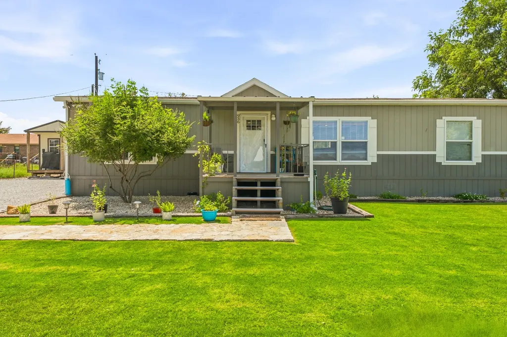 936 Apache Drive De Leon TX 76444