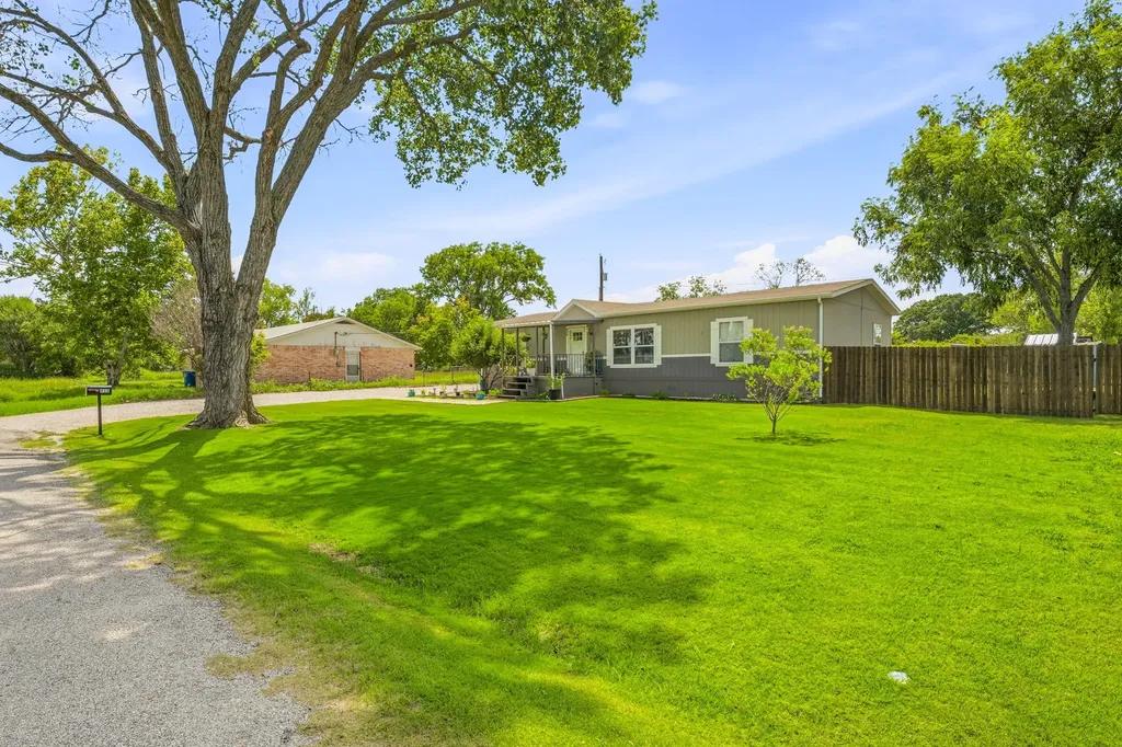 936 Apache Drive De Leon TX 76444