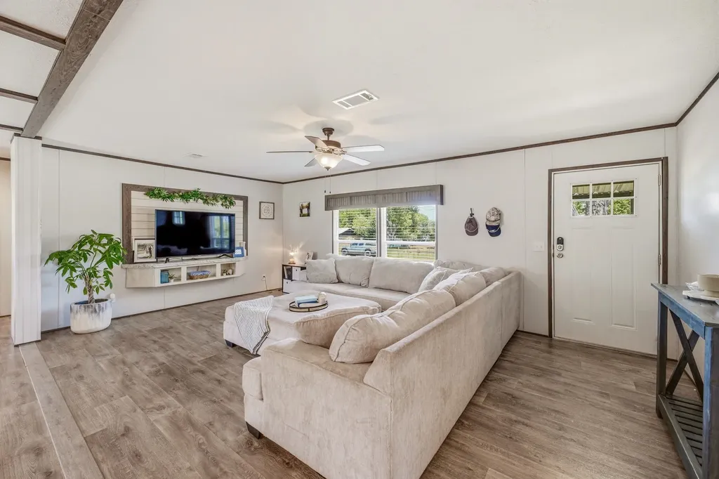 936 Apache Drive De Leon TX 76444