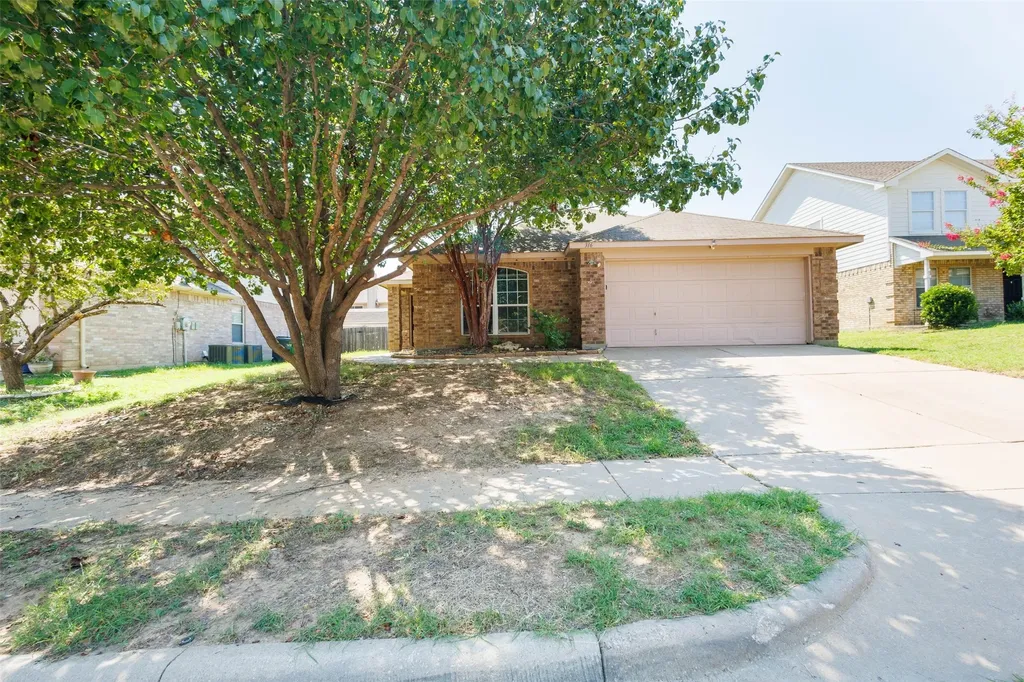 316 Heritage Drive Crowley TX 76036