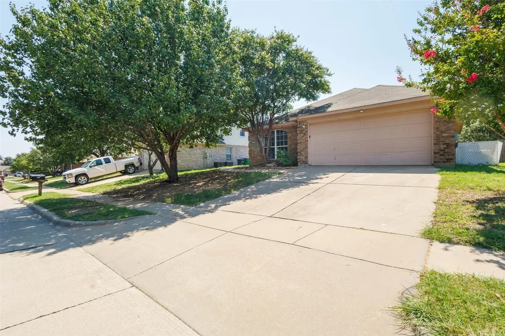 316 Heritage Drive Crowley TX 76036