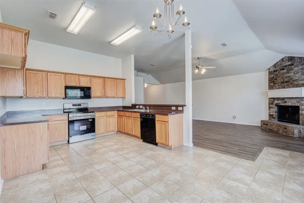 316 Heritage Drive Crowley TX 76036