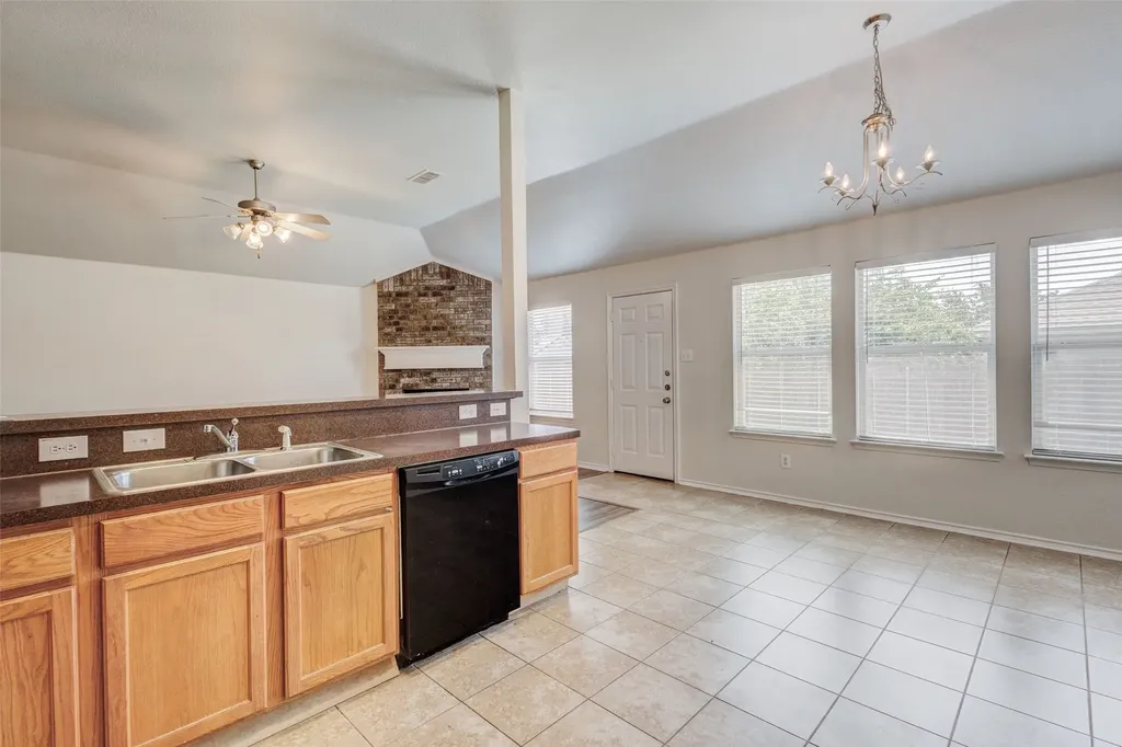 316 Heritage Drive Crowley TX 76036