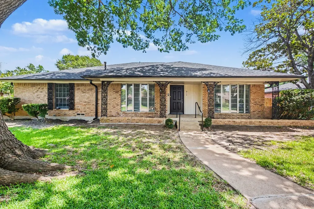 914 Bromwich Street Garland TX 75040