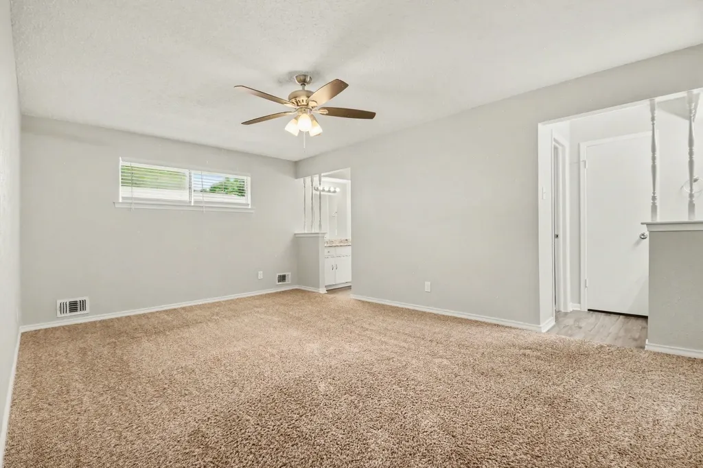 914 Bromwich Street Garland TX 75040
