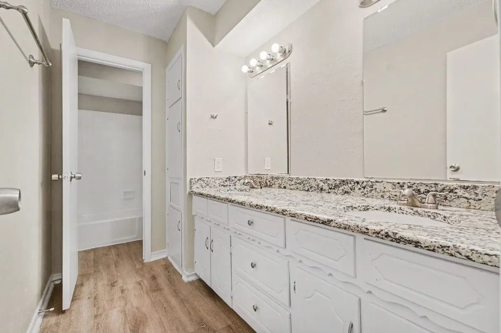 914 Bromwich Street Garland TX 75040
