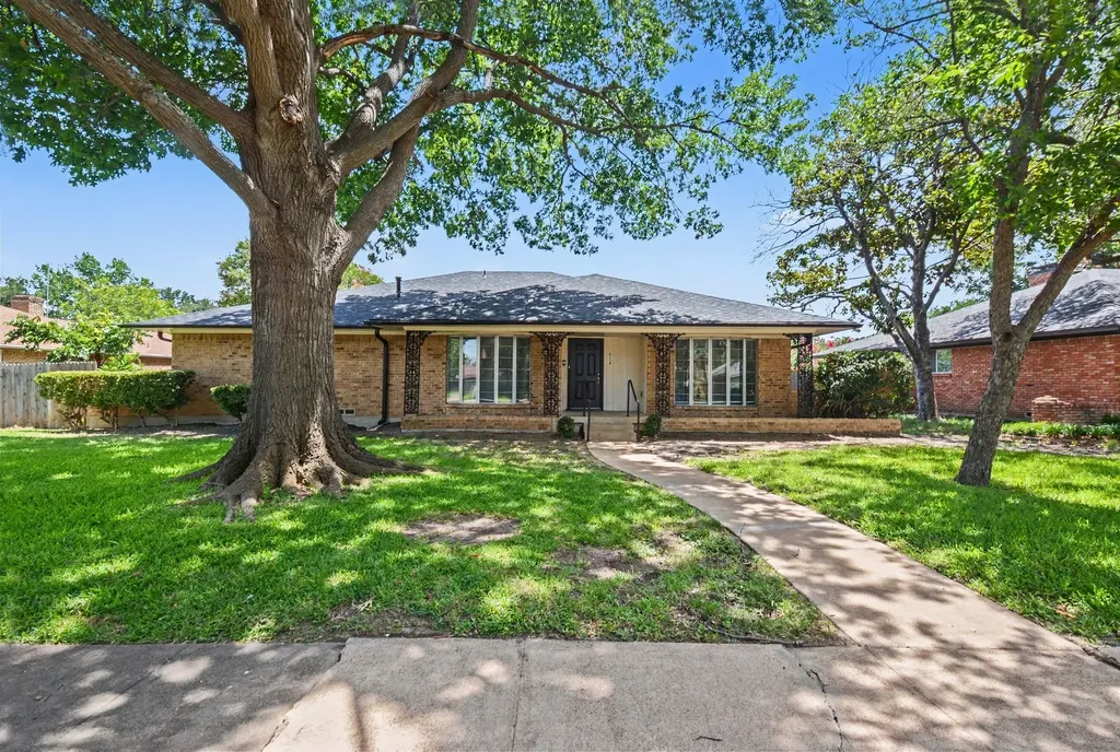 914 Bromwich Street Garland TX 75040