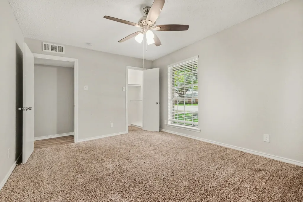 914 Bromwich Street Garland TX 75040