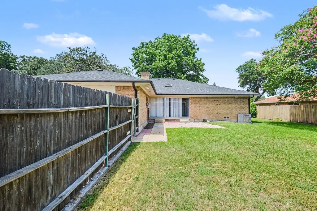 914 Bromwich Street Garland TX 75040