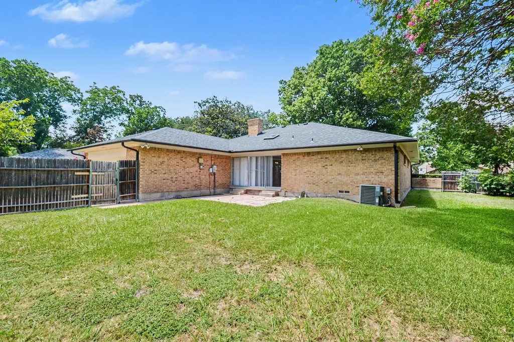 914 Bromwich Street Garland TX 75040