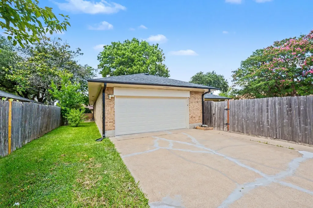 914 Bromwich Street Garland TX 75040
