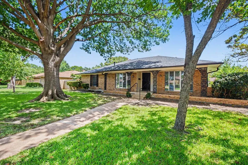 914 Bromwich Street Garland TX 75040
