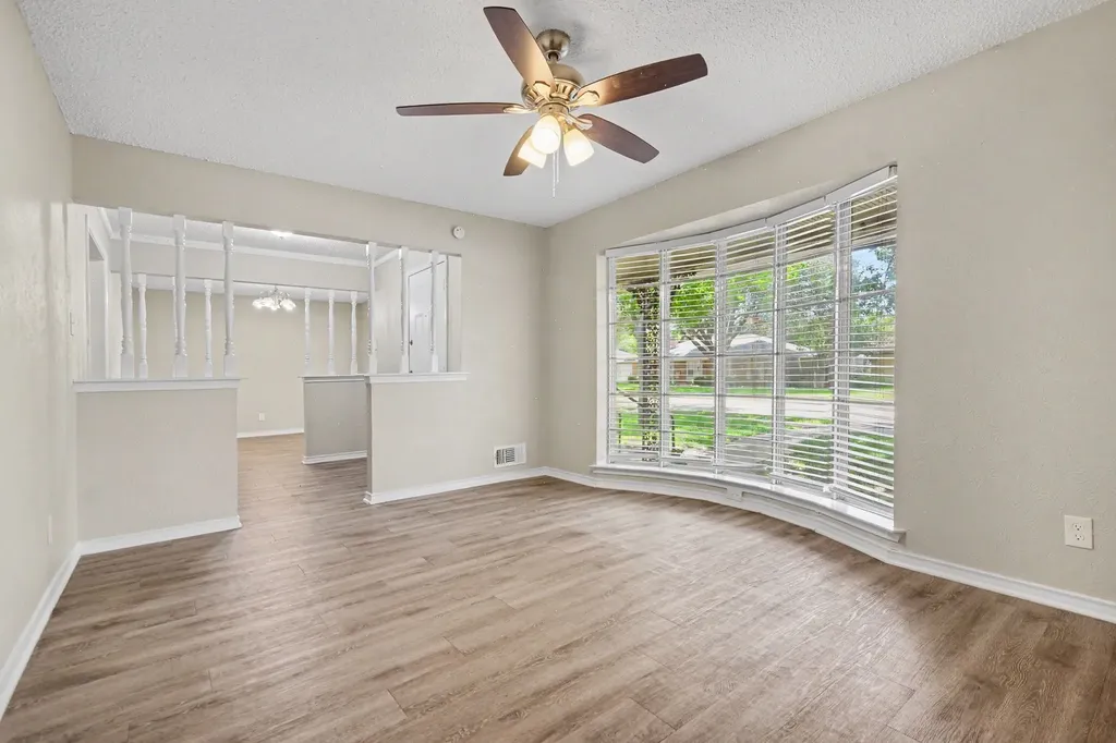 914 Bromwich Street Garland TX 75040
