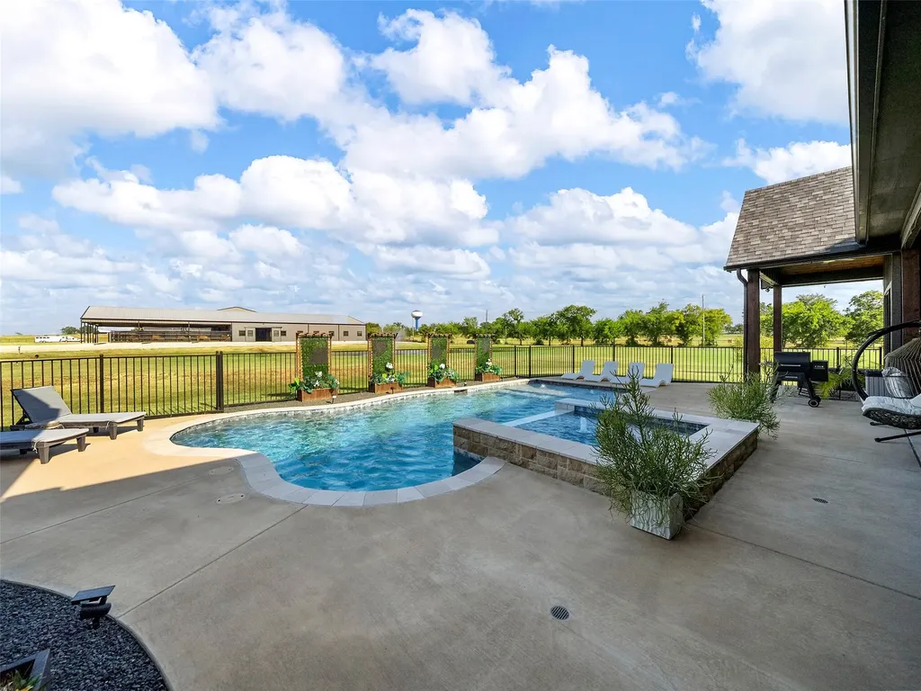 4100 Dr. Griffin Road Cross Roads TX 76227