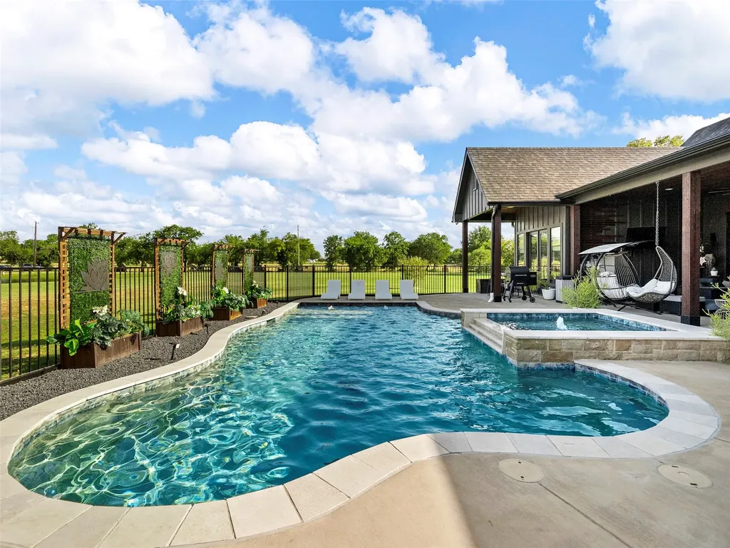 4100 Dr. Griffin Road Cross Roads TX 76227