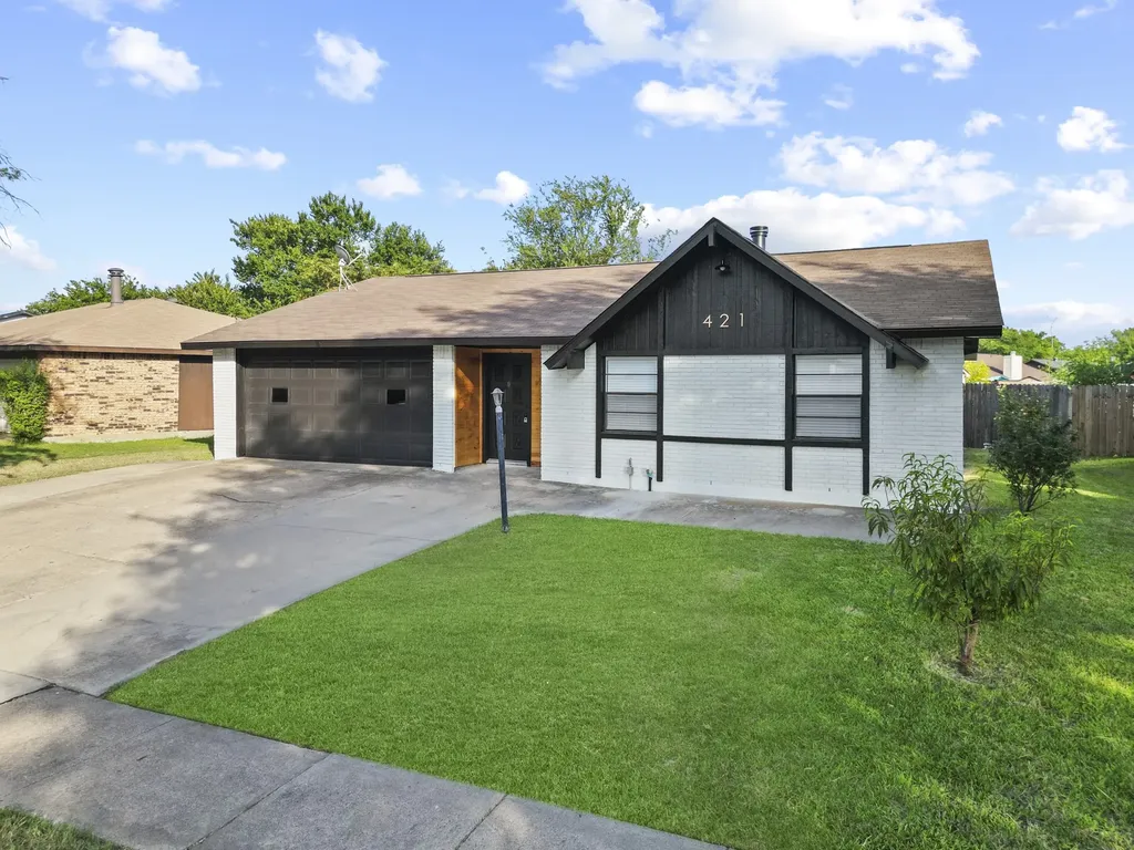 421 Parkvale Lane Grand Prairie TX 75052