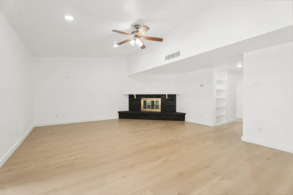 421 Parkvale Lane Grand Prairie TX 75052