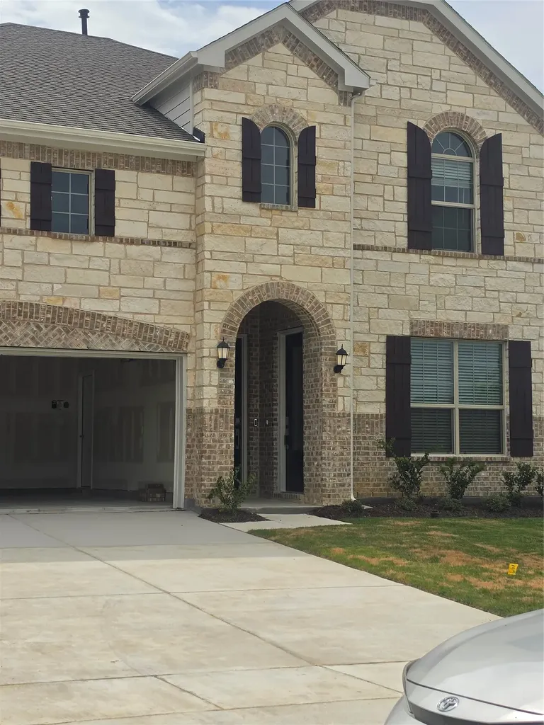 223 Loving Trail Justin TX 76247