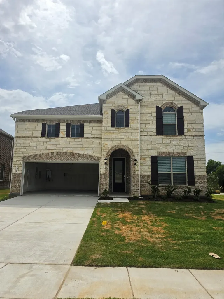 223 Loving Trail Justin TX 76247