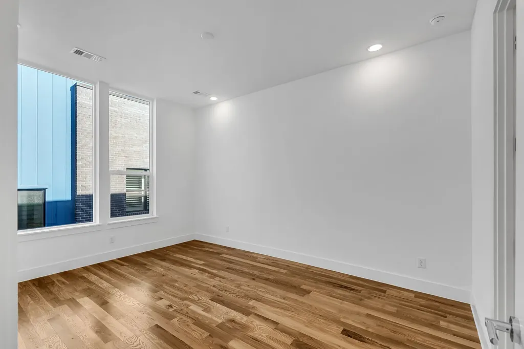 426 W 9th Street Dallas TX 75208